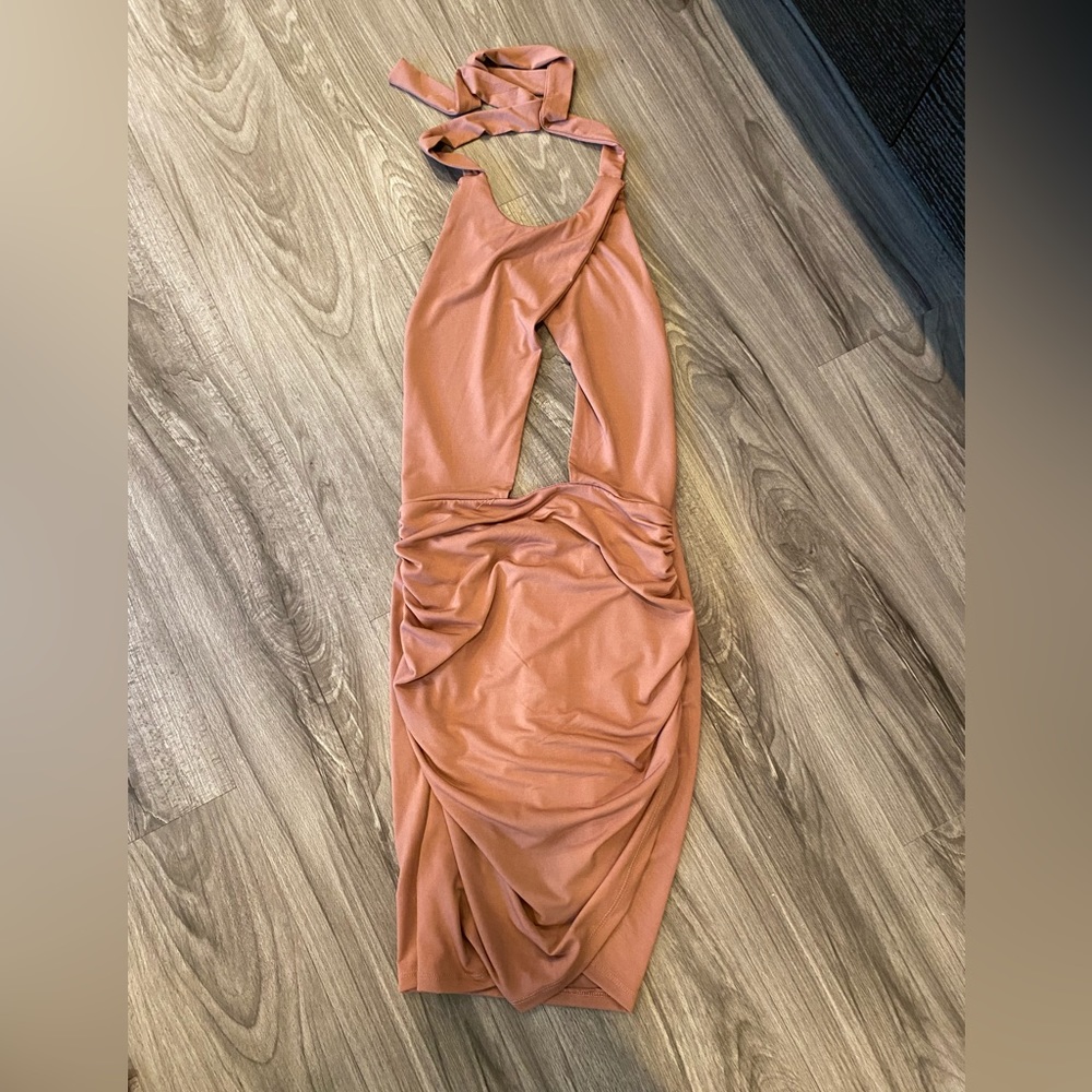 Pink keyhole front/tied back mini dress XS